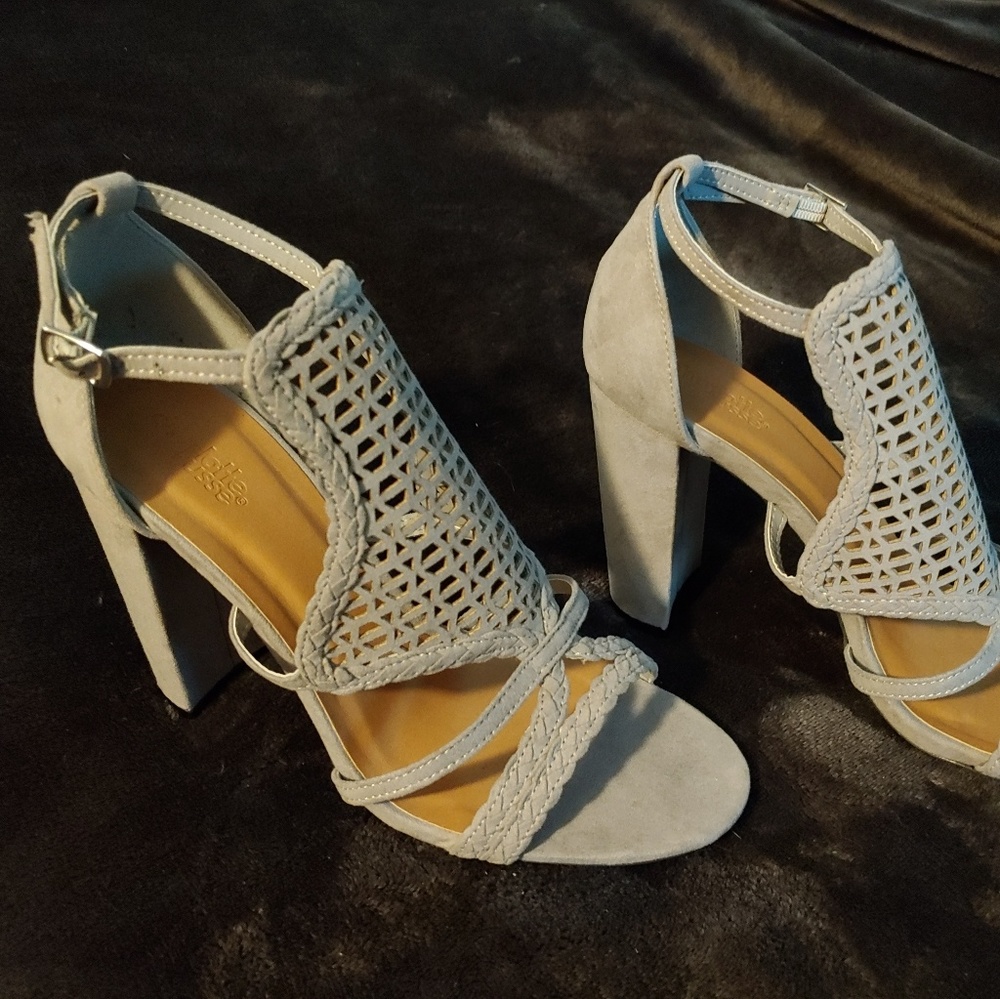 Heels - Picture 3 of 7